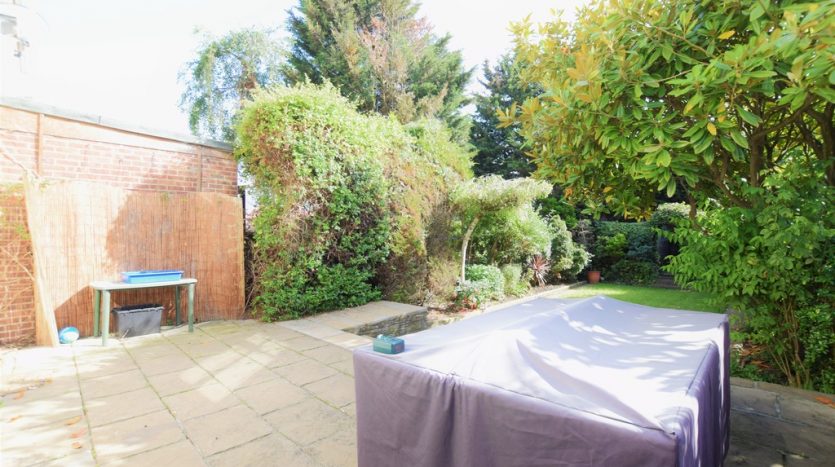 3 Bedroom End Terraced House For Sale in Rushden Gardens, Barkingside, IG5 