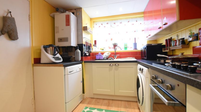 2 Bedroom Flat For Sale in Padnall Road, Essex, RM6 