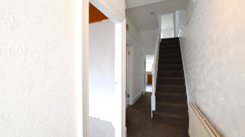 3 Bedroom End Terraced House To Rent in Wanstead Park Road, Ilford, IG1 