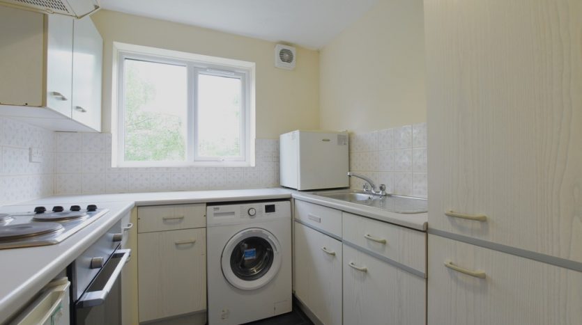 1 Bedroom Flat To Rent in Fenman Gardens, Goodmayes, IG3 