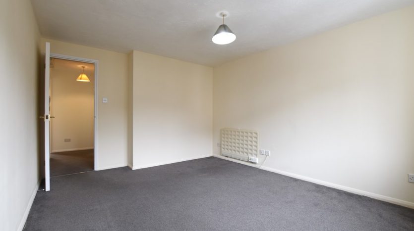 1 Bedroom Flat To Rent in Fenman Gardens, Goodmayes, IG3 