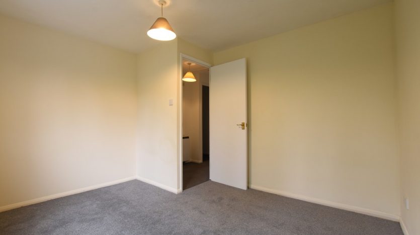 1 Bedroom Flat To Rent in Fenman Gardens, Goodmayes, IG3 