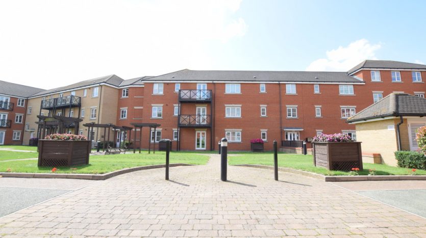 1 Bedroom Ground Floor Flat To Rent in Fencepiece Road, Barkingside, IG6 