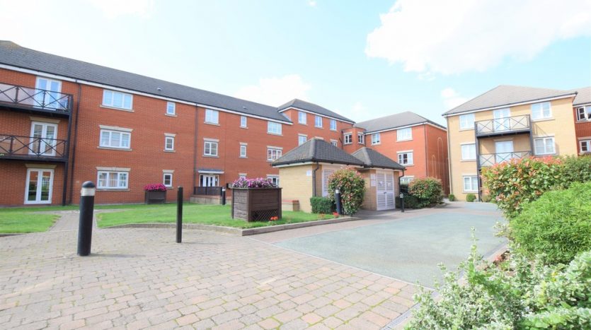 1 Bedroom Ground Floor Flat To Rent in Fencepiece Road, Barkingside, IG6 