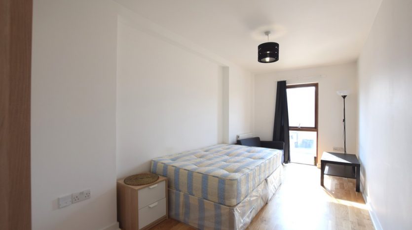 2 Bedroom Flat For Sale in Brabazon Street, London, E14 