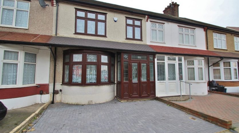 3 Bedroom Mid Terraced House To Rent in Tanners Lane, Barkingside, IG6 