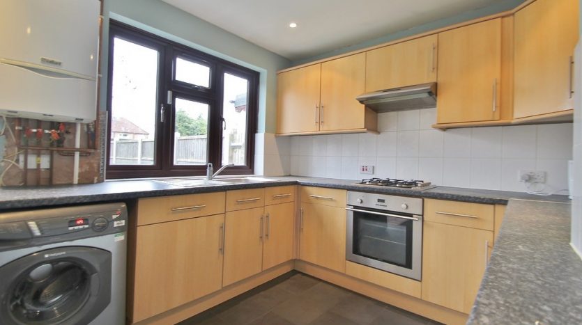 3 Bedroom Mid Terraced House To Rent in Tanners Lane, Barkingside, IG6 