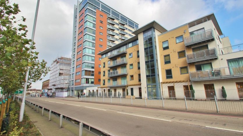 1 Bedroom Apartment To Rent in Eastern Avenue, Ilford, IG2 