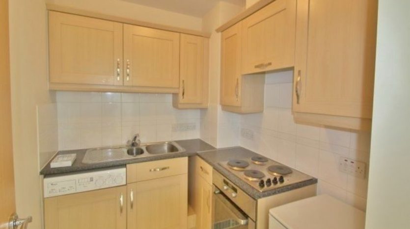 1 Bedroom Apartment To Rent in Eastern Avenue, Ilford, IG2 