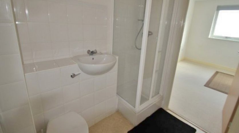 1 Bedroom Apartment To Rent in Eastern Avenue, Ilford, IG2 