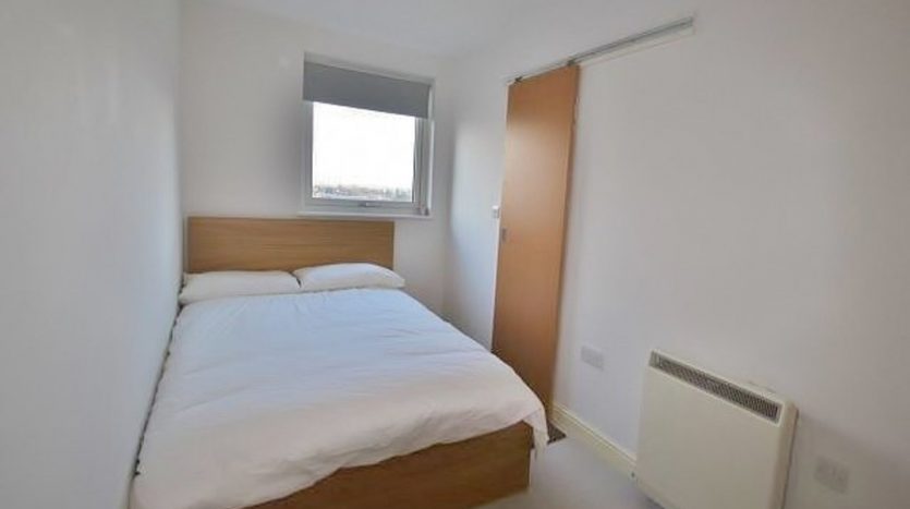 1 Bedroom Apartment To Rent in Eastern Avenue, Ilford, IG2 