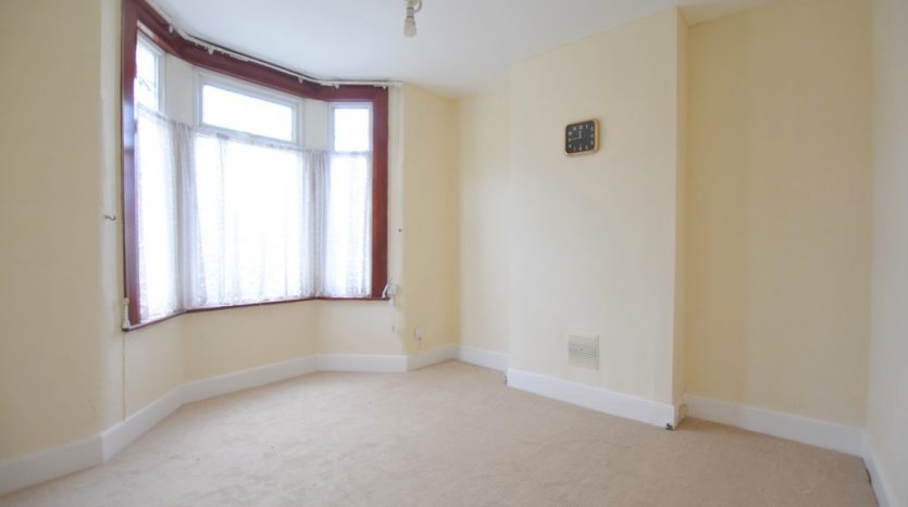 3 Bedroom End Terraced House For Sale in Audrey Road, Ilford, IG1 