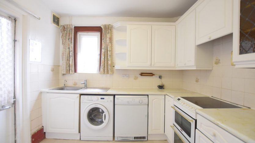 3 Bedroom End Terraced House For Sale in Audrey Road, Ilford, IG1 