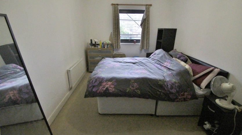 1 Bedroom Apartment To Rent in Bramley Crescent, Ilford, IG2 