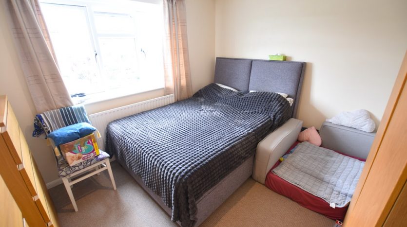 2 Bedroom End Terraced House To Rent in New North Road, Hainault, IG6 