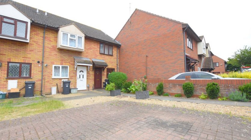 2 Bedroom End Terraced House To Rent in New North Road, Hainault, IG6 