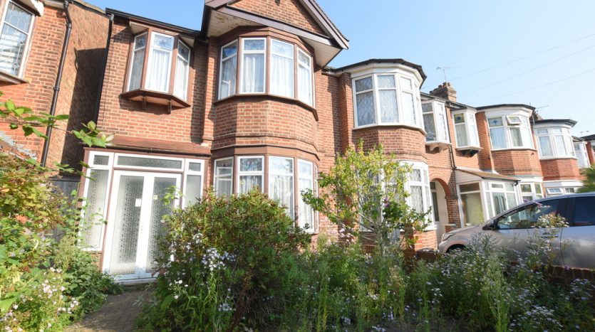 3 Bedroom End Terraced House For Sale in Ashurst Drive, Barkingside, IG6 