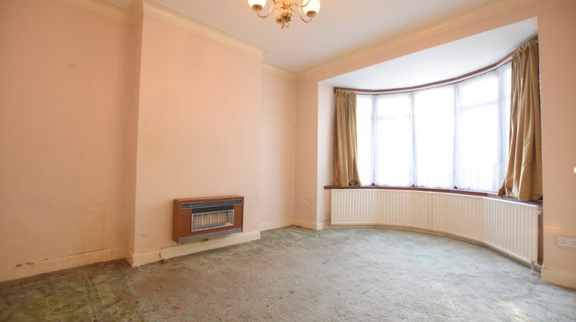 3 Bedroom End Terraced House For Sale in Ashurst Drive, Barkingside, IG6 