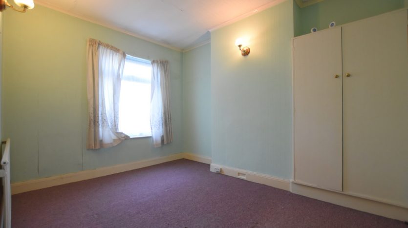 3 Bedroom End Terraced House For Sale in Ashurst Drive, Barkingside, IG6 