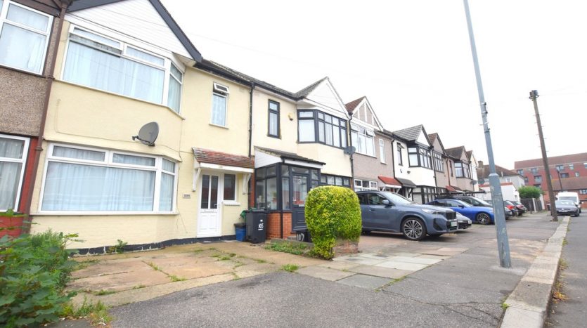 3 Bedroom Mid Terraced House To Rent in Trelawney Road, Hainault, IG6 