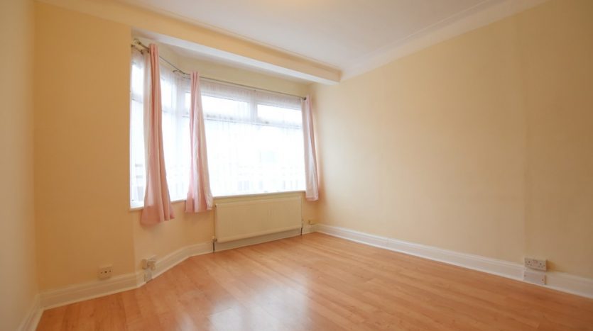 3 Bedroom Mid Terraced House To Rent in Trelawney Road, Hainault, IG6 