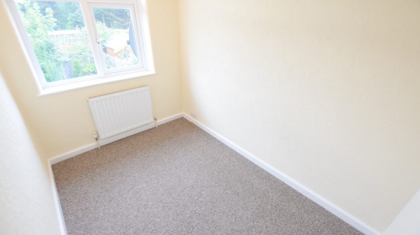 3 Bedroom End Terraced House To Rent in Princes Road, Barkingside, IG6 