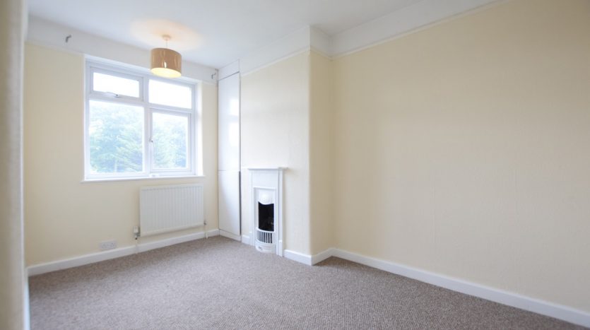 3 Bedroom End Terraced House To Rent in Princes Road, Barkingside, IG6 