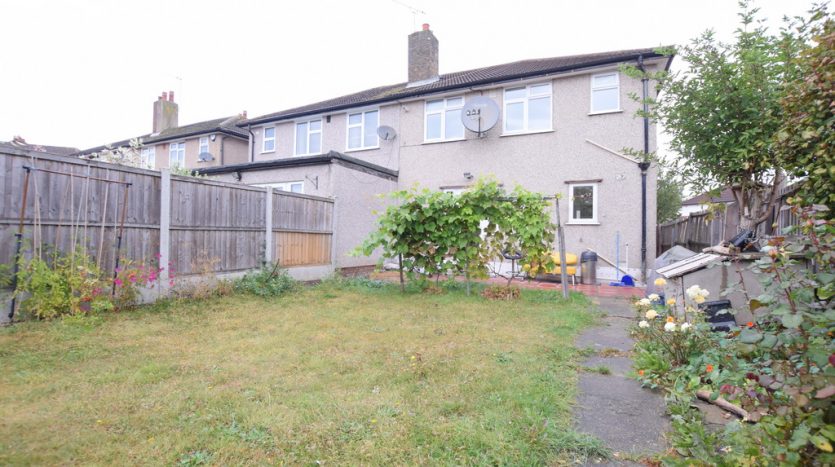 3 Bedroom End Terraced House To Rent in Princes Road, Barkingside, IG6 