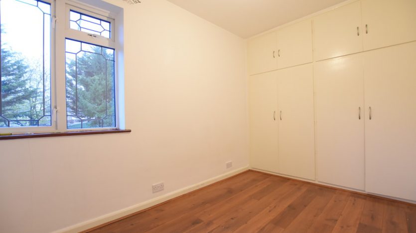 3 Bedroom Maisonette To Rent in Crown Road, Barkingside, IG6 