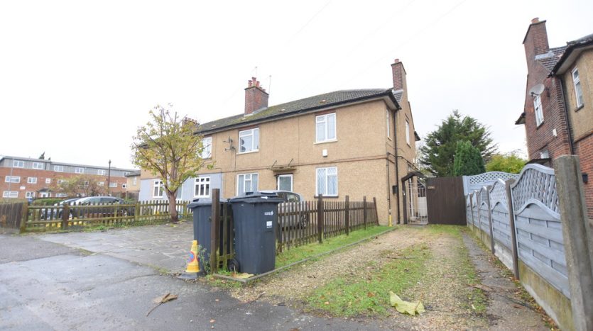 3 Bedroom Maisonette To Rent in Crown Road, Barkingside, IG6 