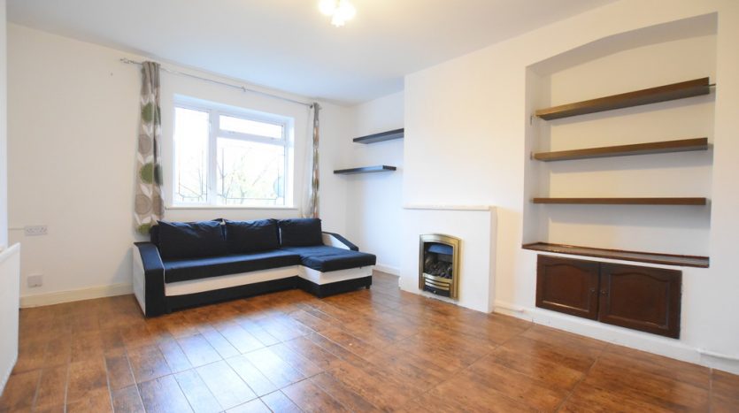 3 Bedroom Maisonette To Rent in Crown Road, Barkingside, IG6 