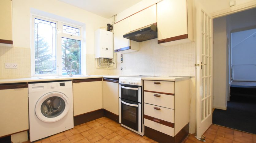 3 Bedroom Maisonette To Rent in Crown Road, Barkingside, IG6 