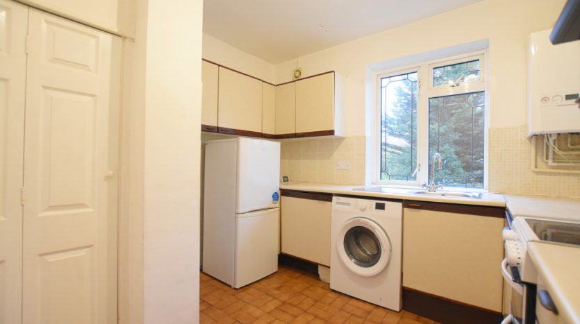 3 Bedroom Maisonette To Rent in Crown Road, Barkingside, IG6 