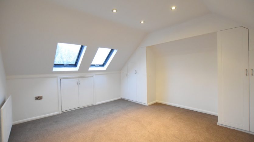 4 Bedroom Mid Terraced House To Rent in Coventry Road, Ilford, IG1 