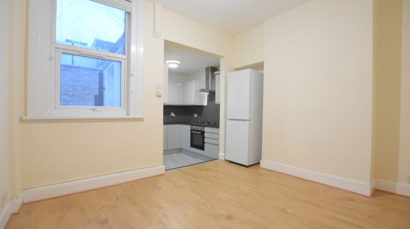 2 Bedroom Flat To Rent in Oak Crescent, Canning Town, E16 