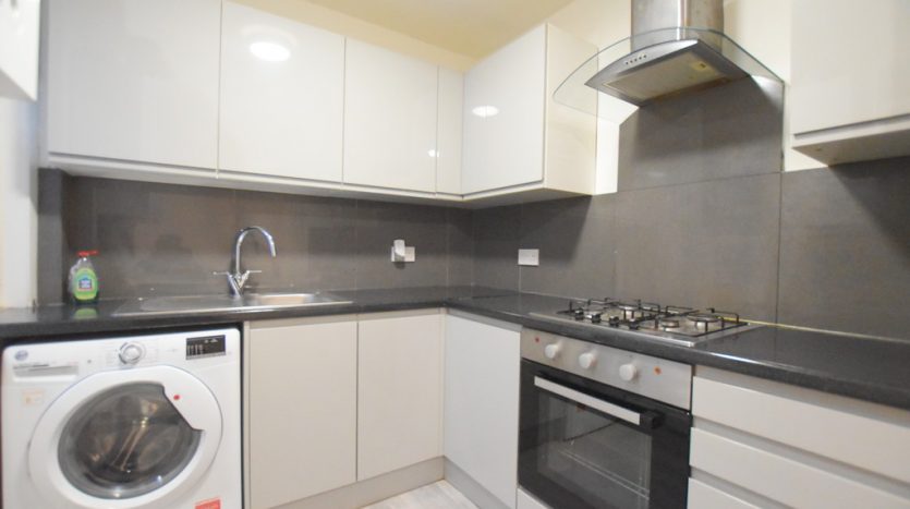 2 Bedroom Flat To Rent in Oak Crescent, Canning Town, E16 