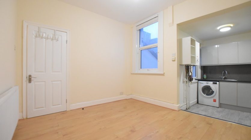 2 Bedroom Flat To Rent in Oak Crescent, Canning Town, E16 