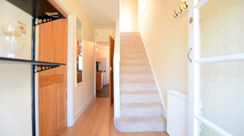 3 Bedroom Semi-Detached House To Rent in Jefferson Close, Ilford, IG2 