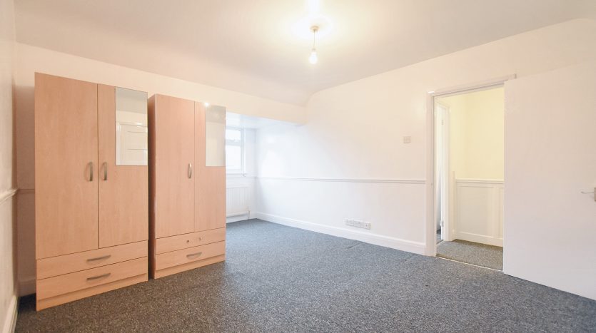 2 Bedroom  To Rent in 3a Hatch Lane, London, E4 6