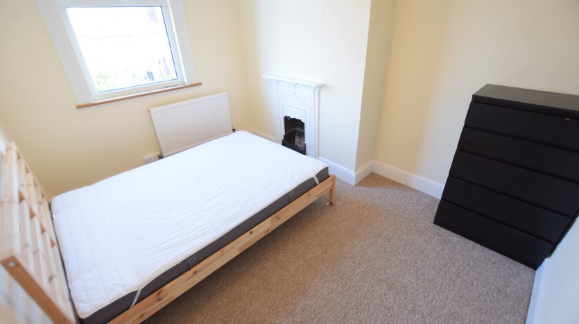 4 Bedroom  To Rent in Tottenhall Road, London, N13 