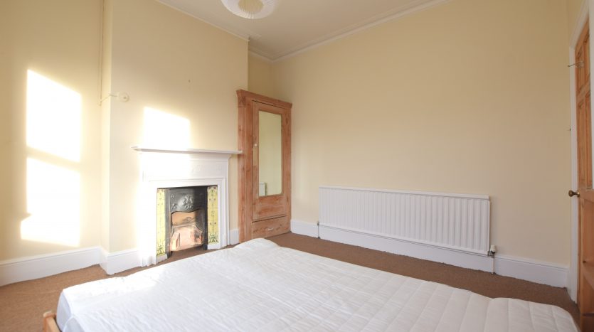 4 Bedroom  To Rent in Tottenhall Road, London, N13 