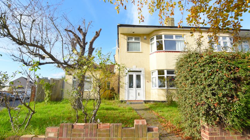 4 Bedroom  To Rent in Cecil Avenue, Hornchurch, RM11