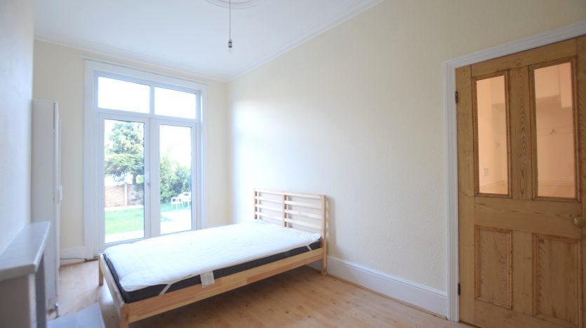 4 Bedroom  To Rent in Tottenhall Road, London, N13 