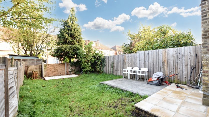 4 Bedroom  To Rent in Tottenhall Road, London, N13 