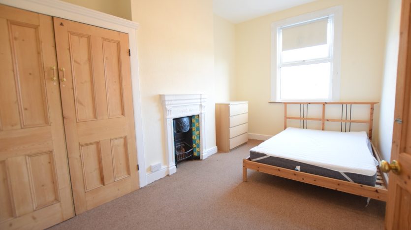 4 Bedroom  To Rent in Tottenhall Road, London, N13 