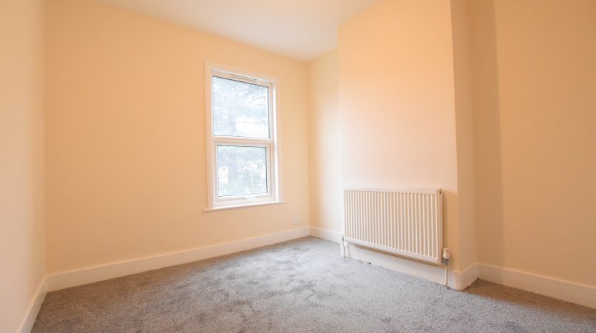 4 Bedroom  To Rent in Guildford Road, Ilford, IG3 