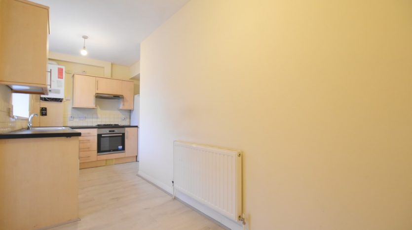 3 Bedroom Mid Terraced House To Rent in Tomswood Hill, Barkingside, IG6 