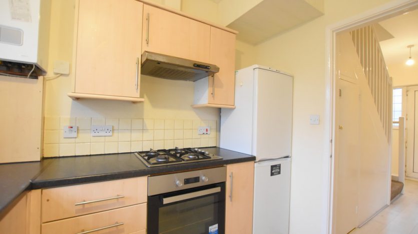 3 Bedroom Mid Terraced House To Rent in Tomswood Hill, Barkingside, IG6 