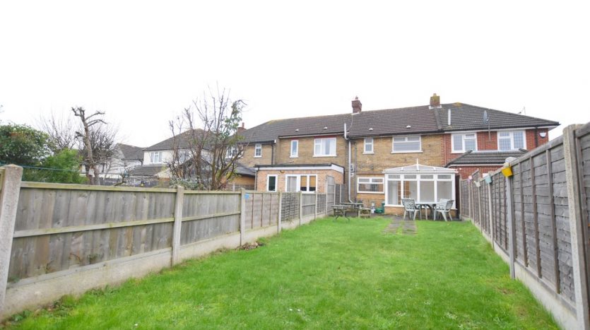 3 Bedroom Mid Terraced House To Rent in Tomswood Hill, Barkingside, IG6 