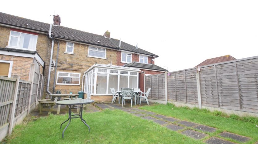 3 Bedroom Mid Terraced House To Rent in Tomswood Hill, Barkingside, IG6 